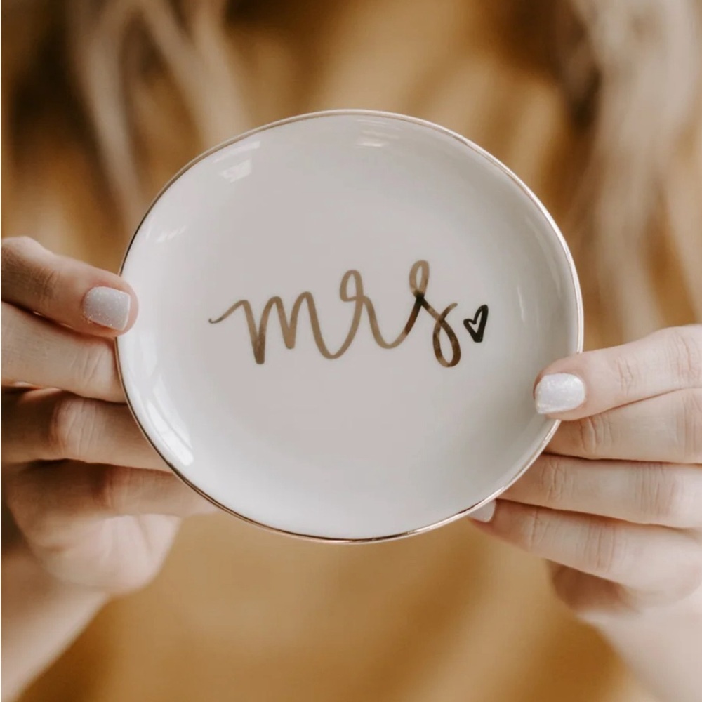 Mrs. Jewelry Dish by Sweet Home Decor